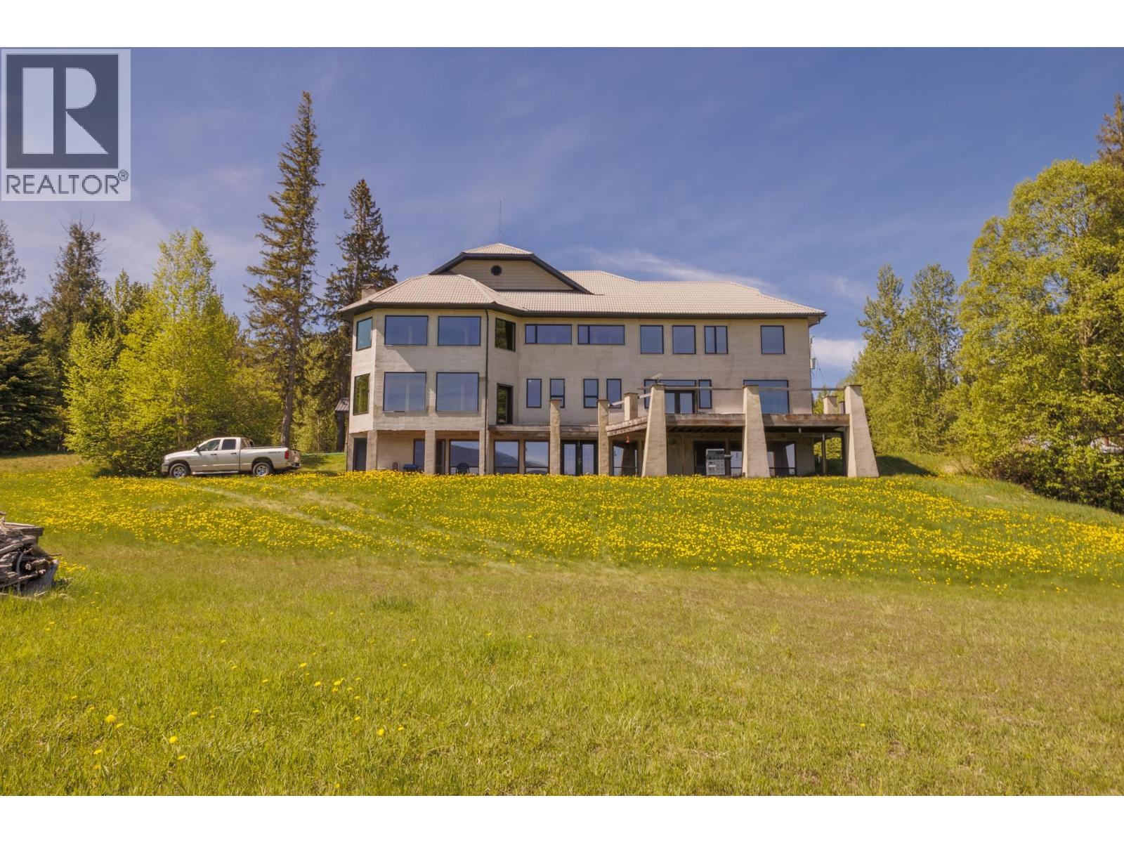 8985 Crescent Spur Road Property Photo 1