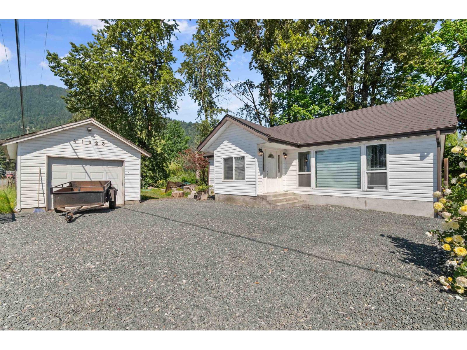 41023 Yale Road Property Photo 2