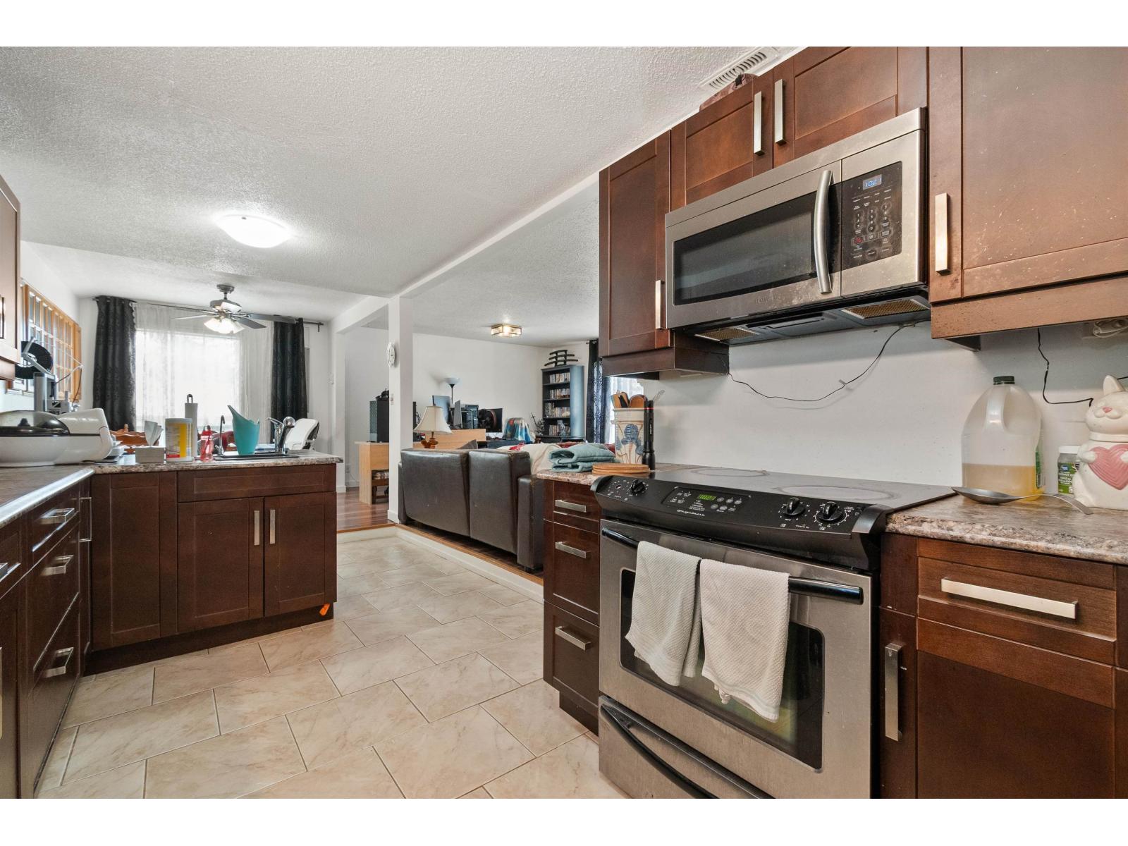 41023 Yale Road Property Photo 10