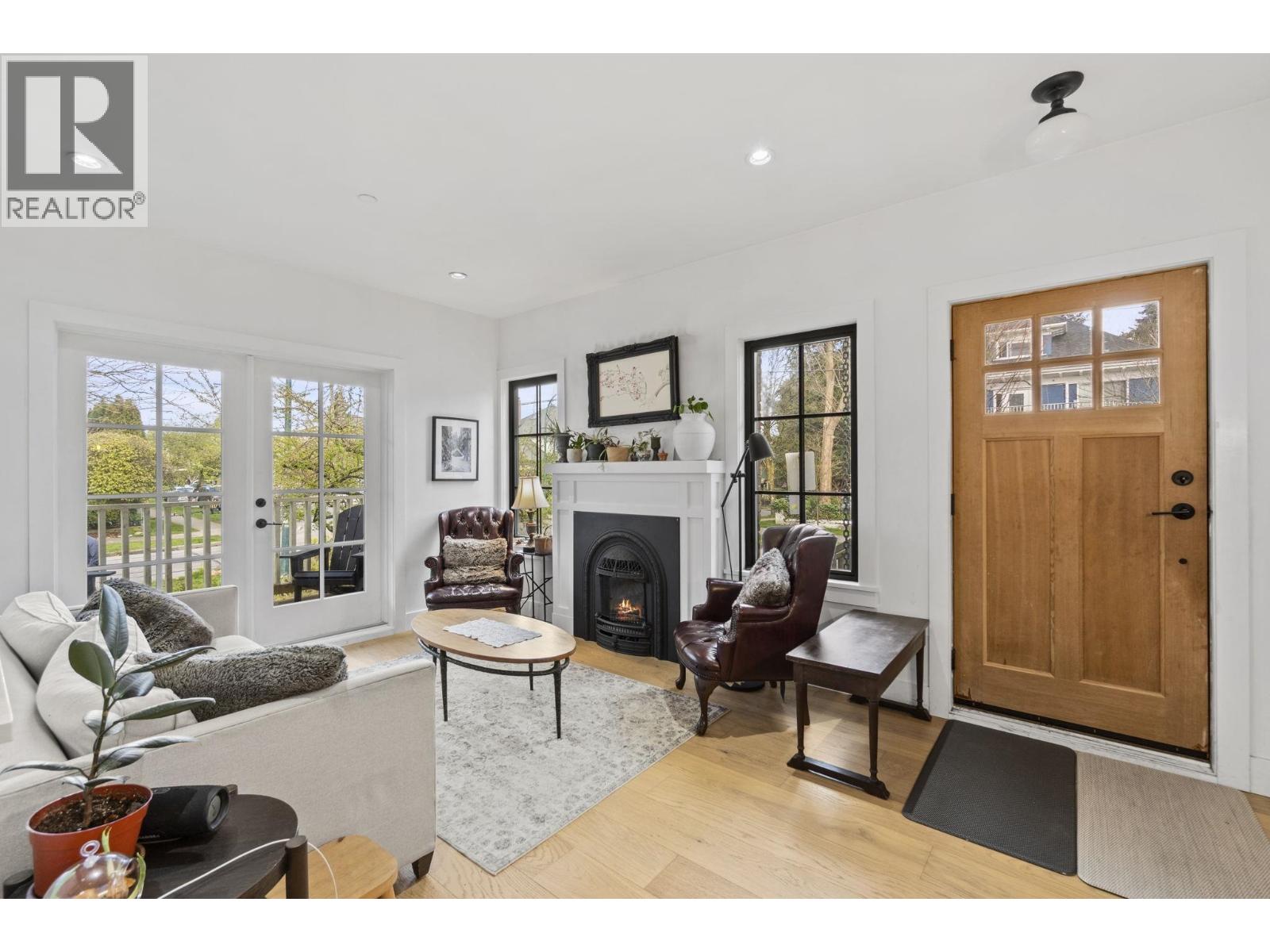 2072 Kitchener Street Property Photo 3