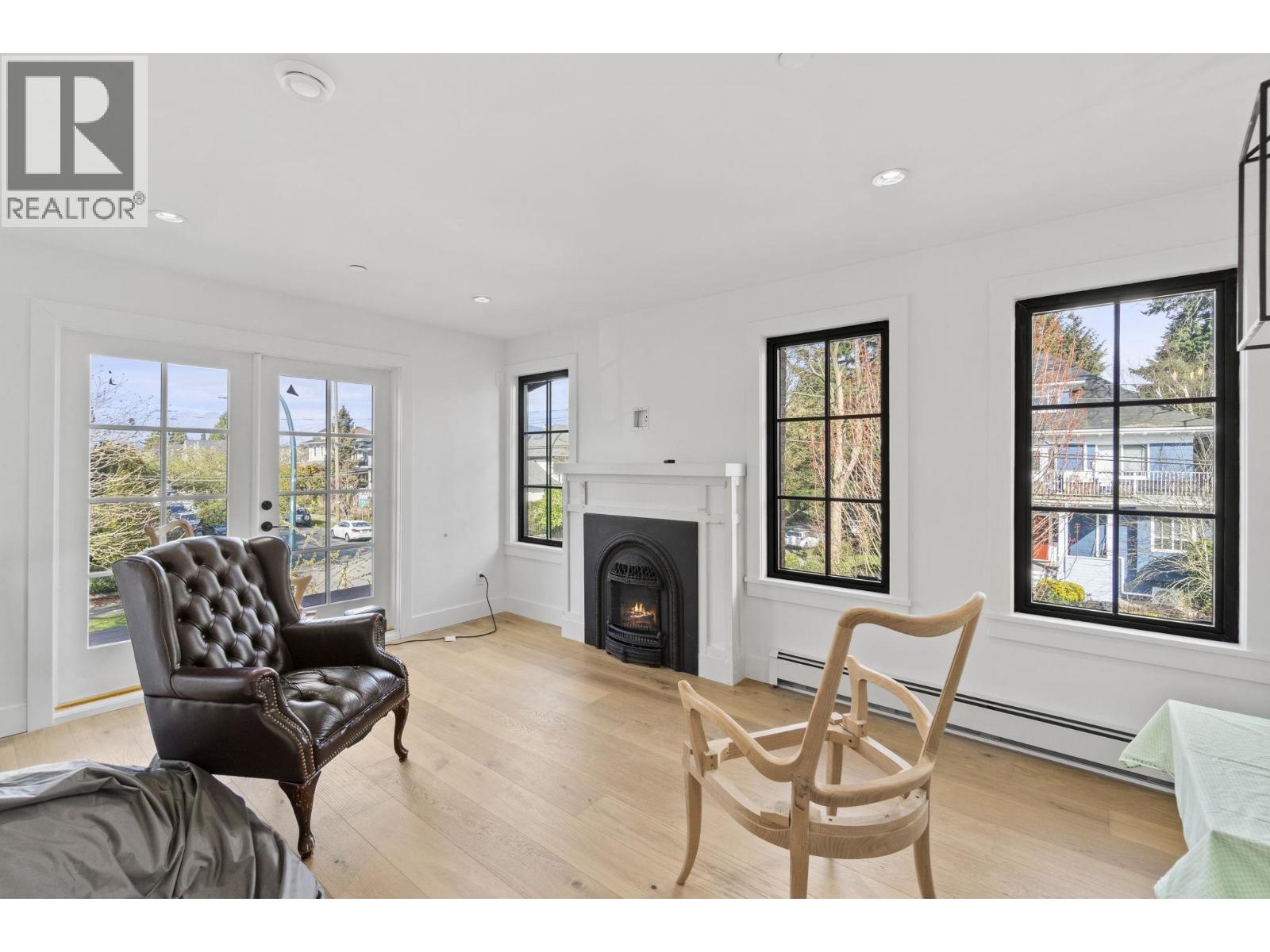 2072 Kitchener Street Property Photo 4