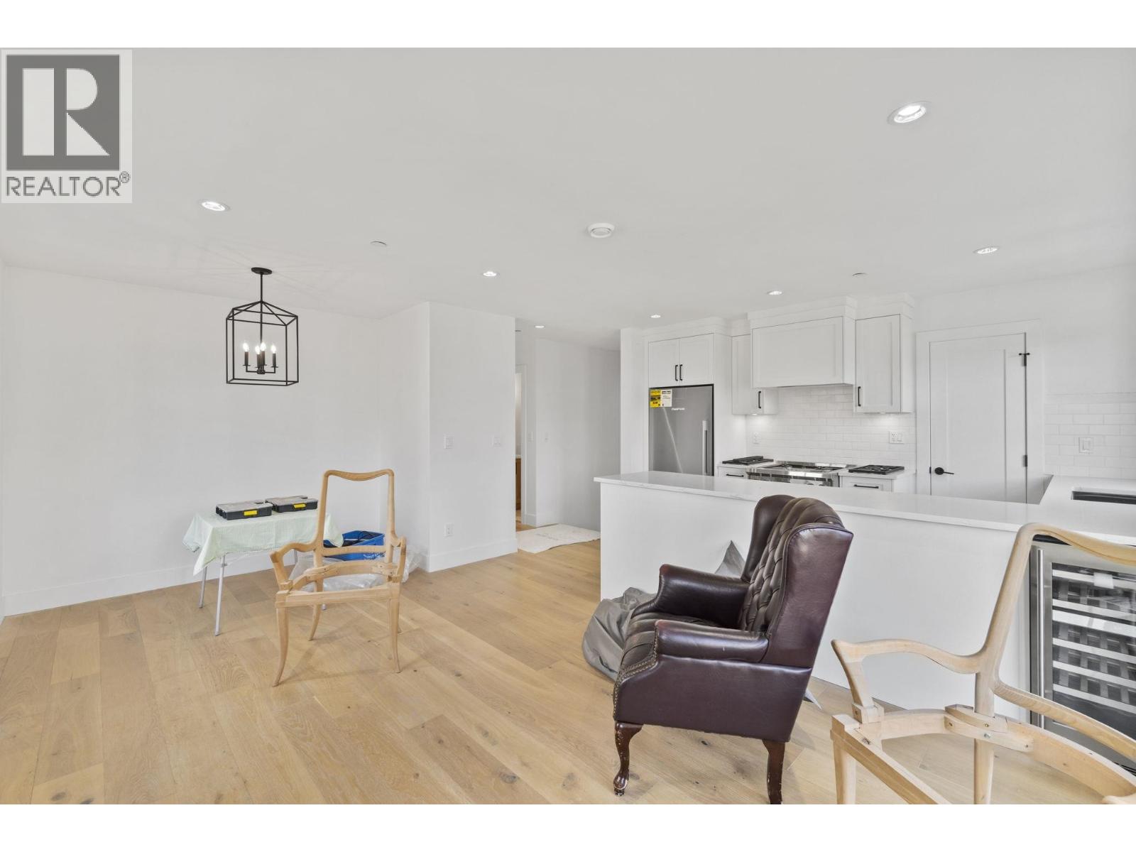 2072 Kitchener Street Property Photo 11