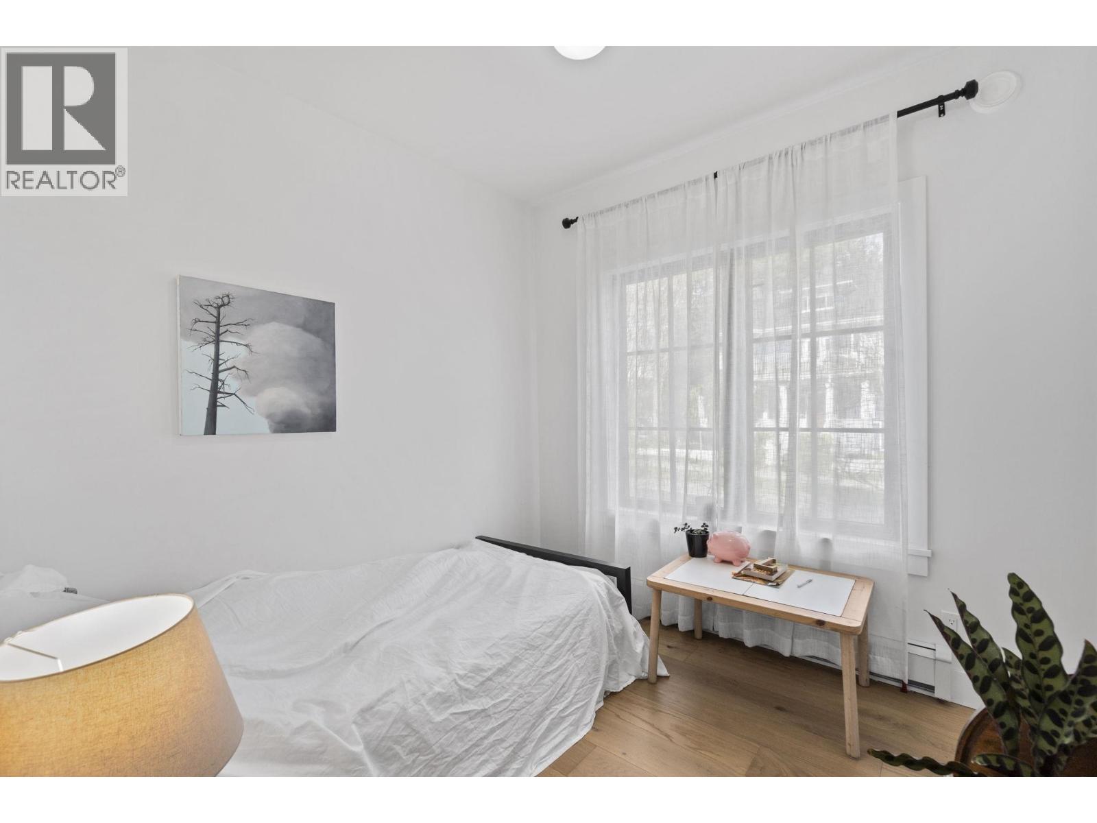 2072 Kitchener Street Property Photo 16