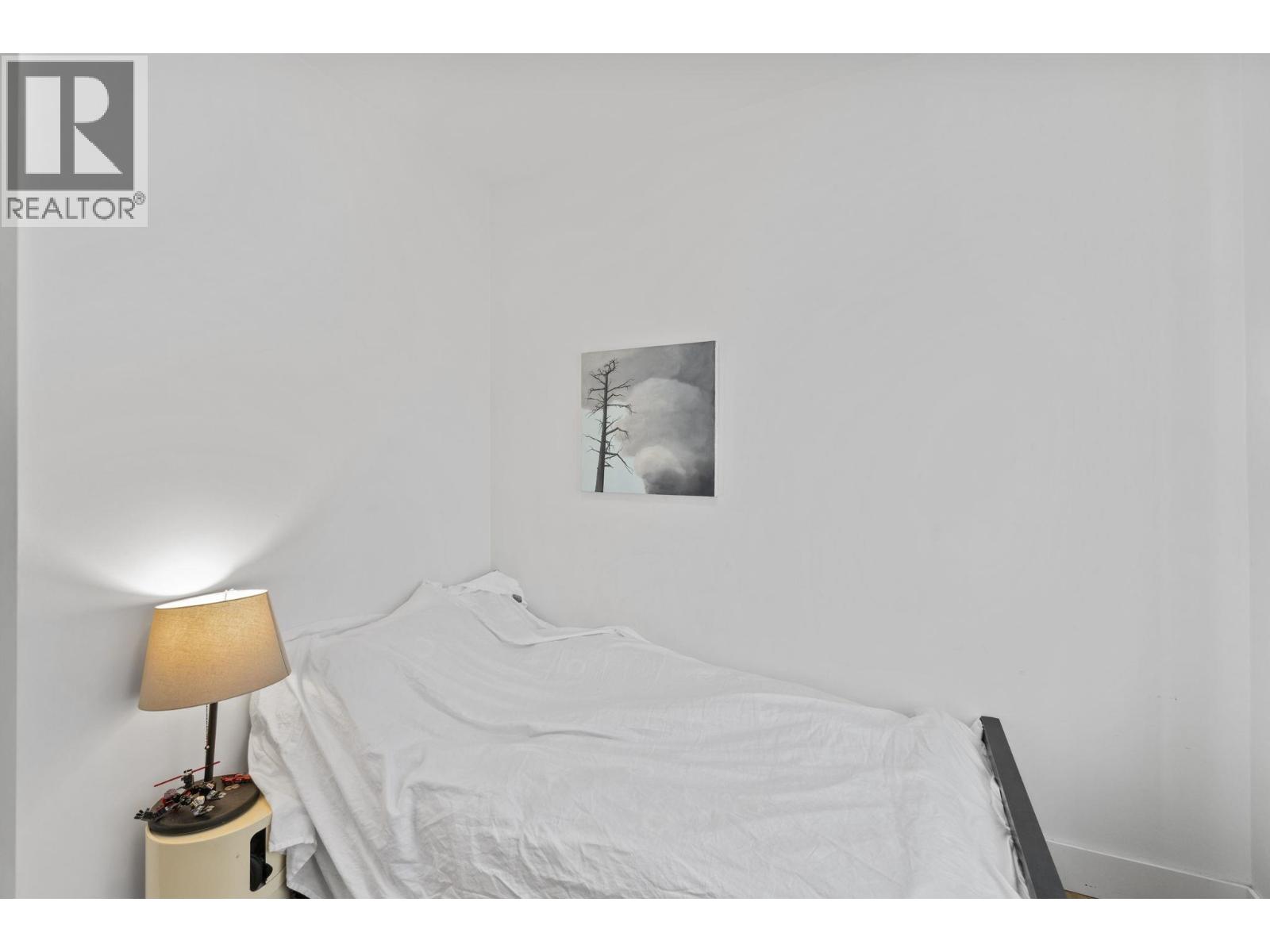 2072 Kitchener Street Property Photo 17