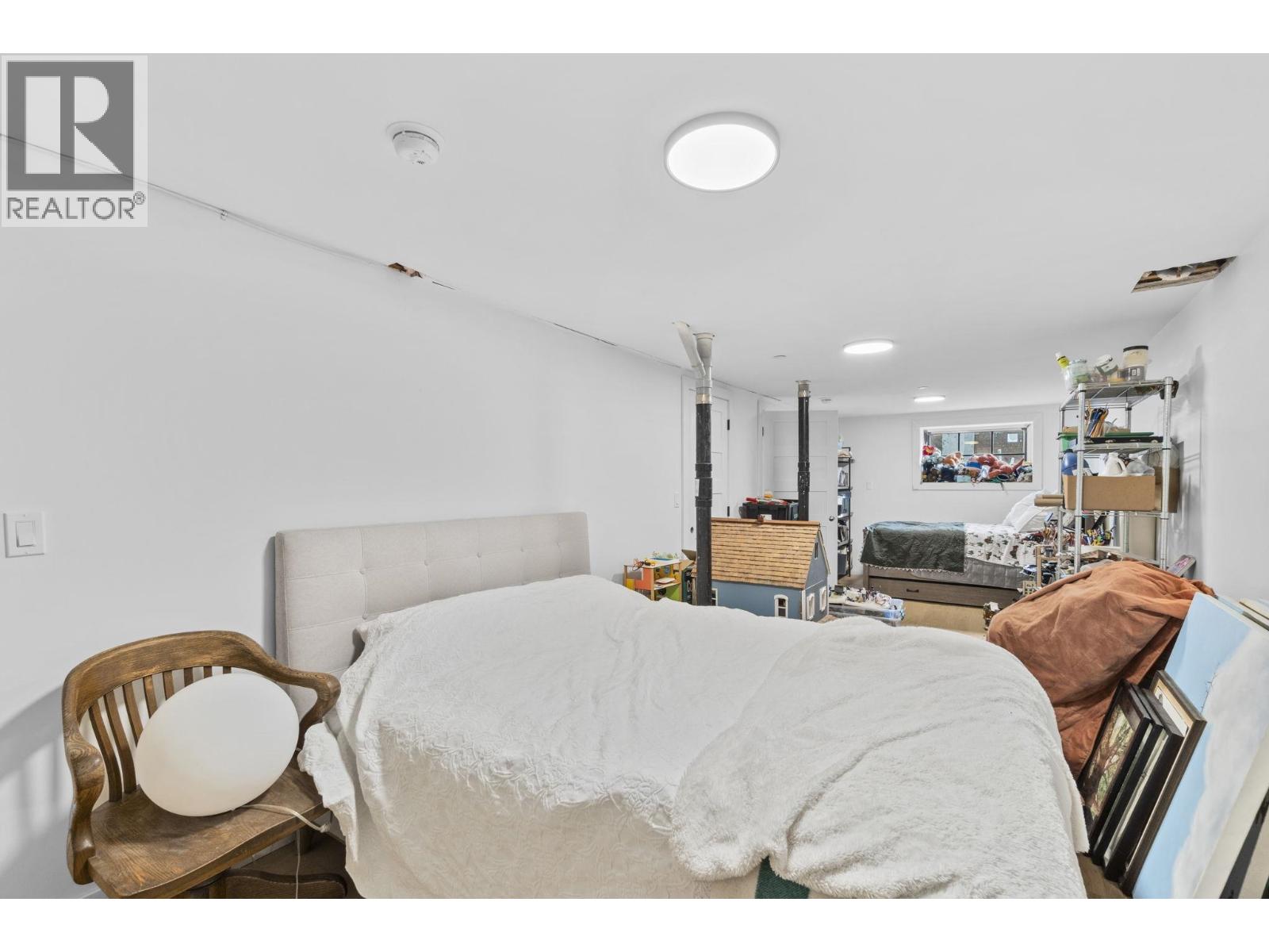 2072 Kitchener Street Property Photo 18