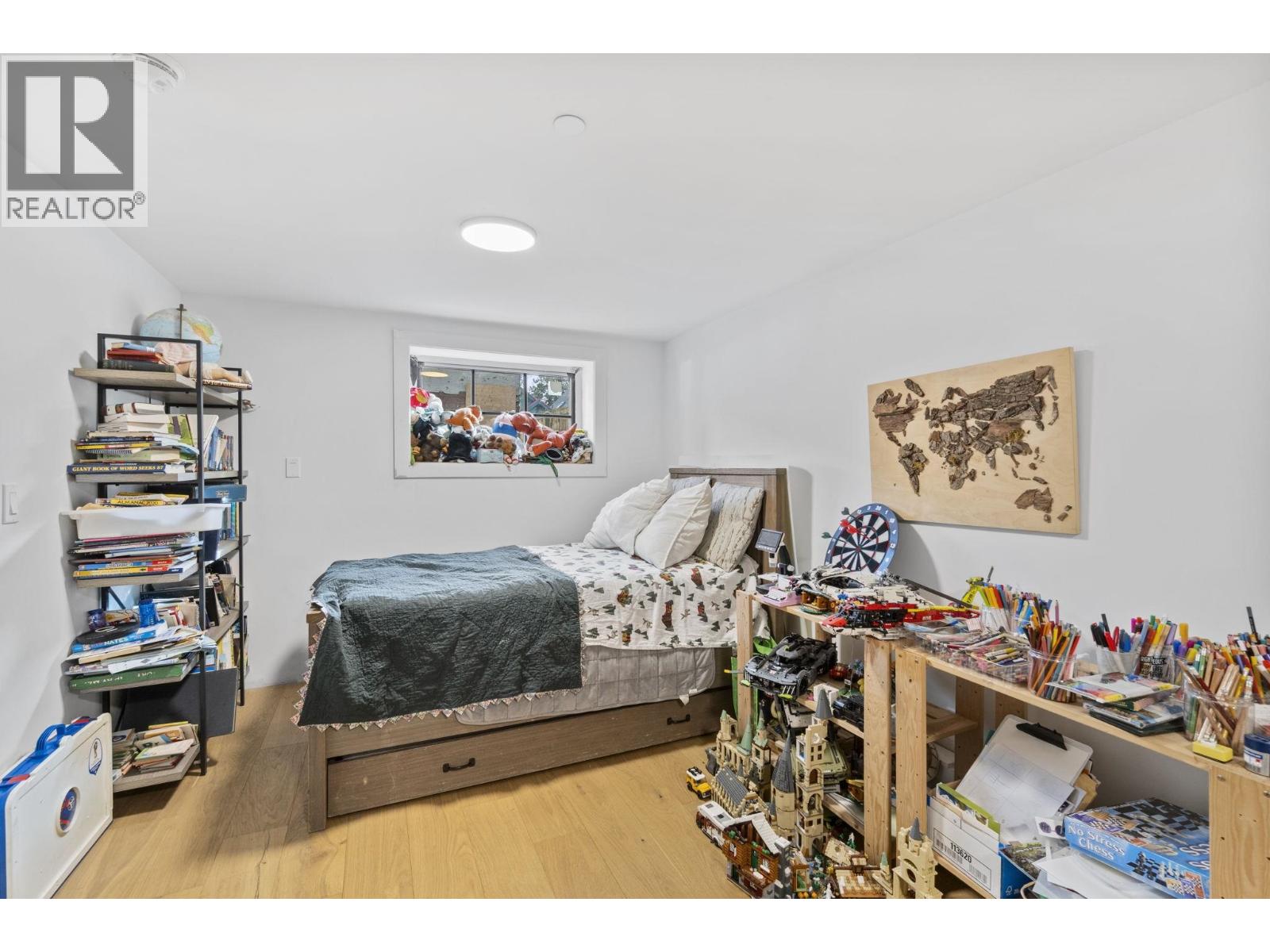2072 Kitchener Street Property Photo 20