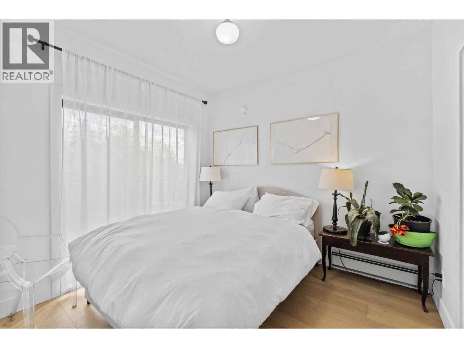 2072 Kitchener Street Property Photo 21