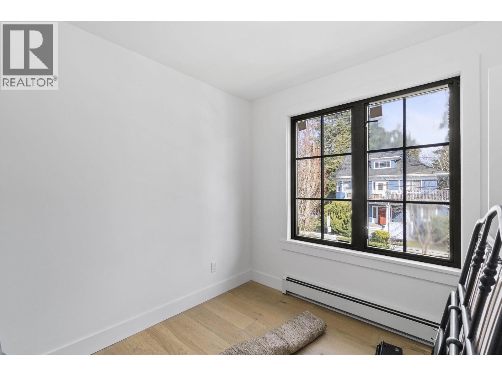 2072 Kitchener Street Property Photo 22