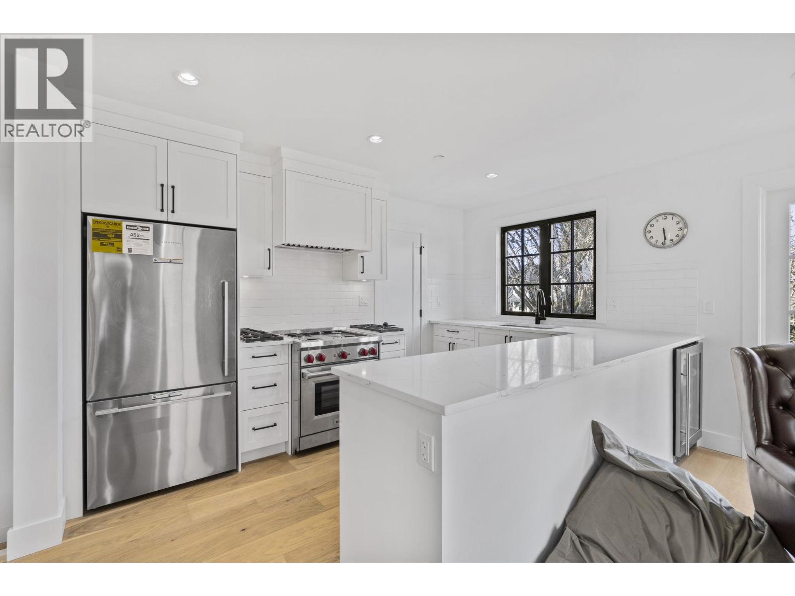 2072 Kitchener Street Property Photo 23