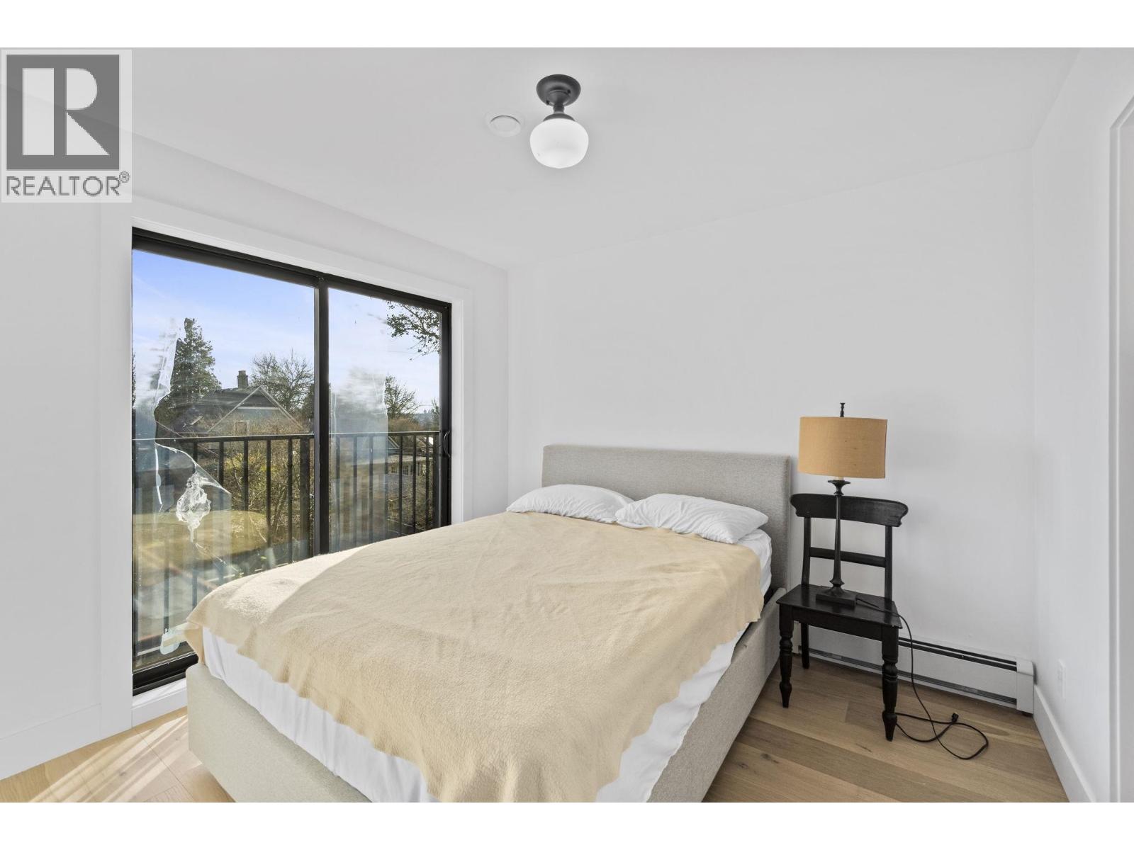 2072 Kitchener Street Property Photo 24