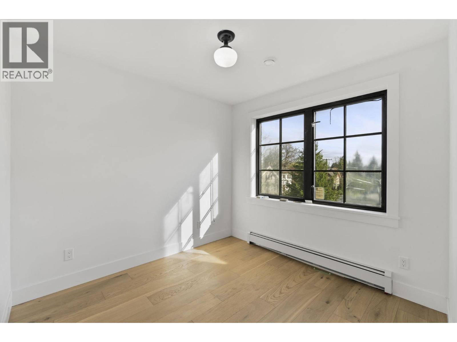 2072 Kitchener Street Property Photo 26