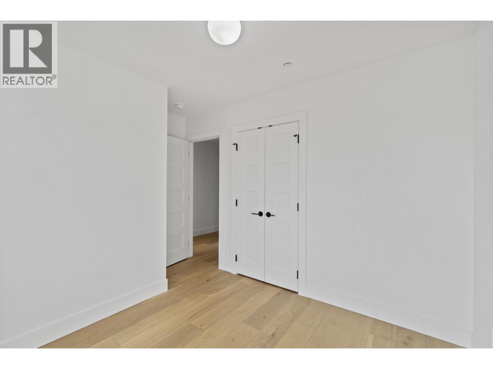 2072 Kitchener Street Property Photo 27