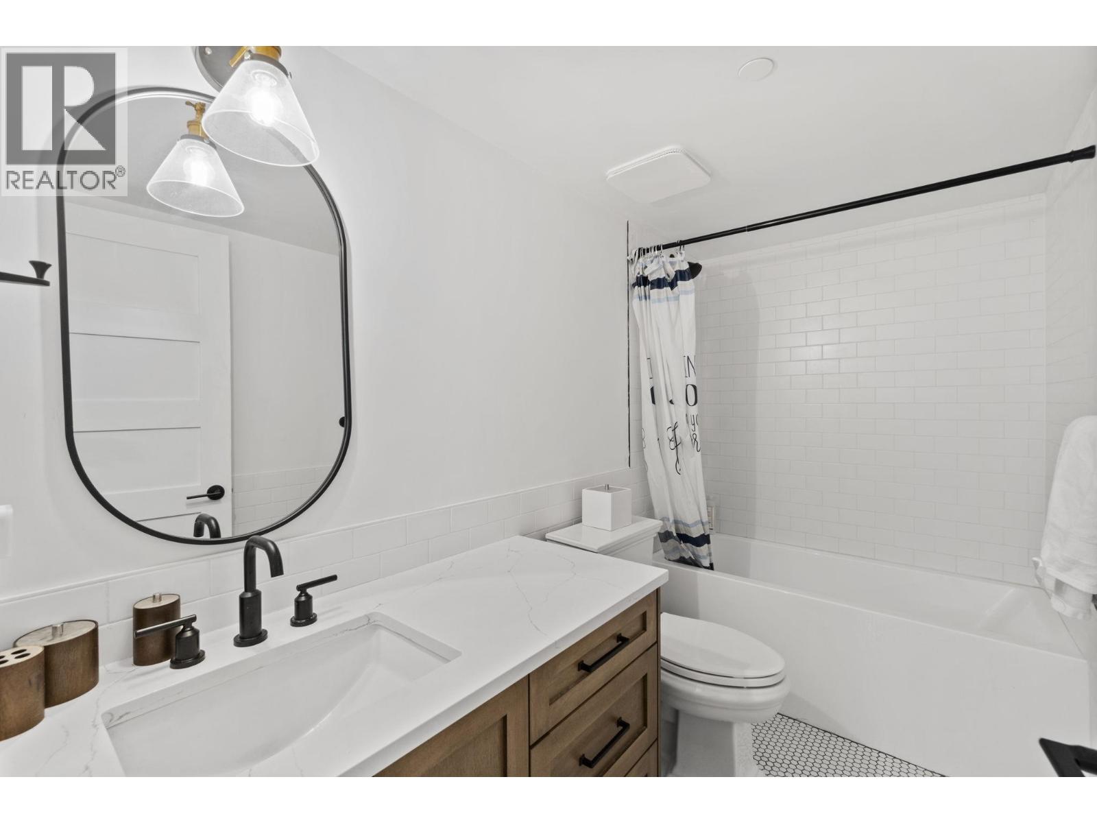 2072 Kitchener Street Property Photo 31