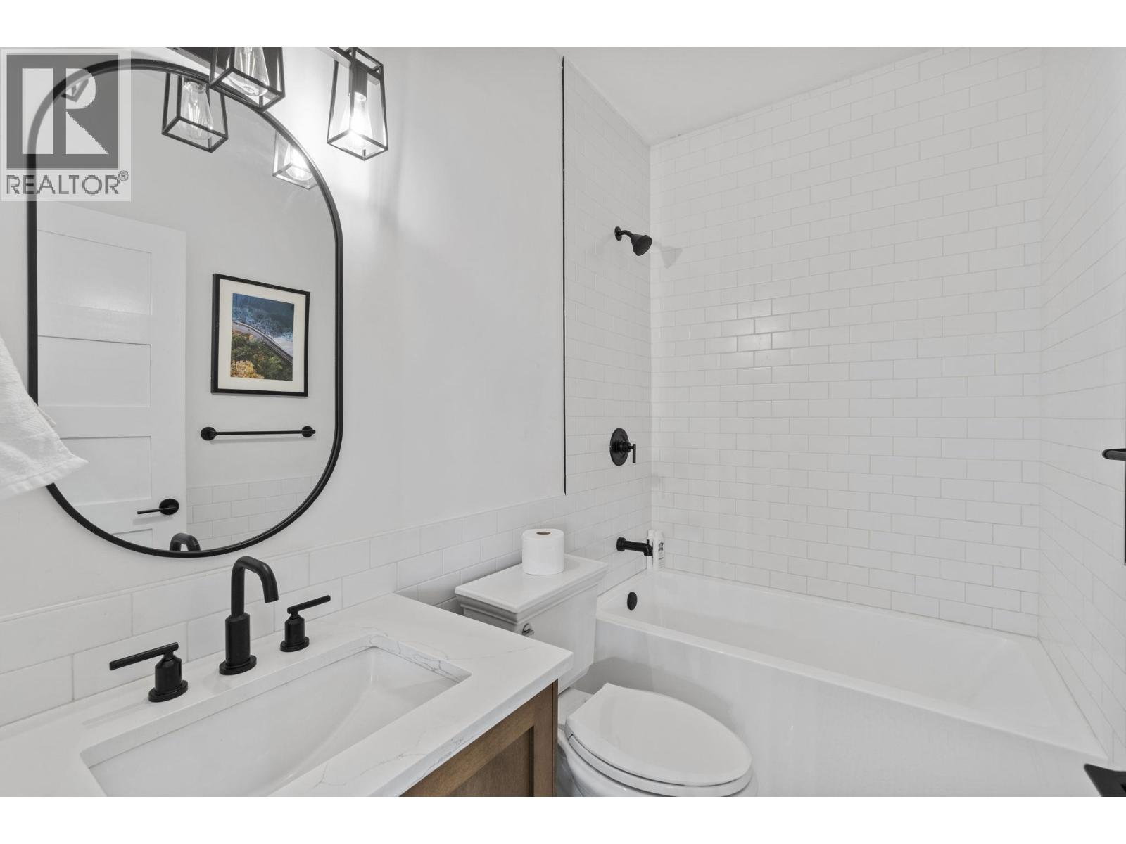 2072 Kitchener Street Property Photo 32