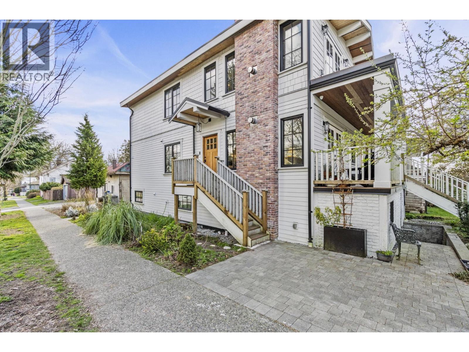 2072 Kitchener Street Property Photo 33