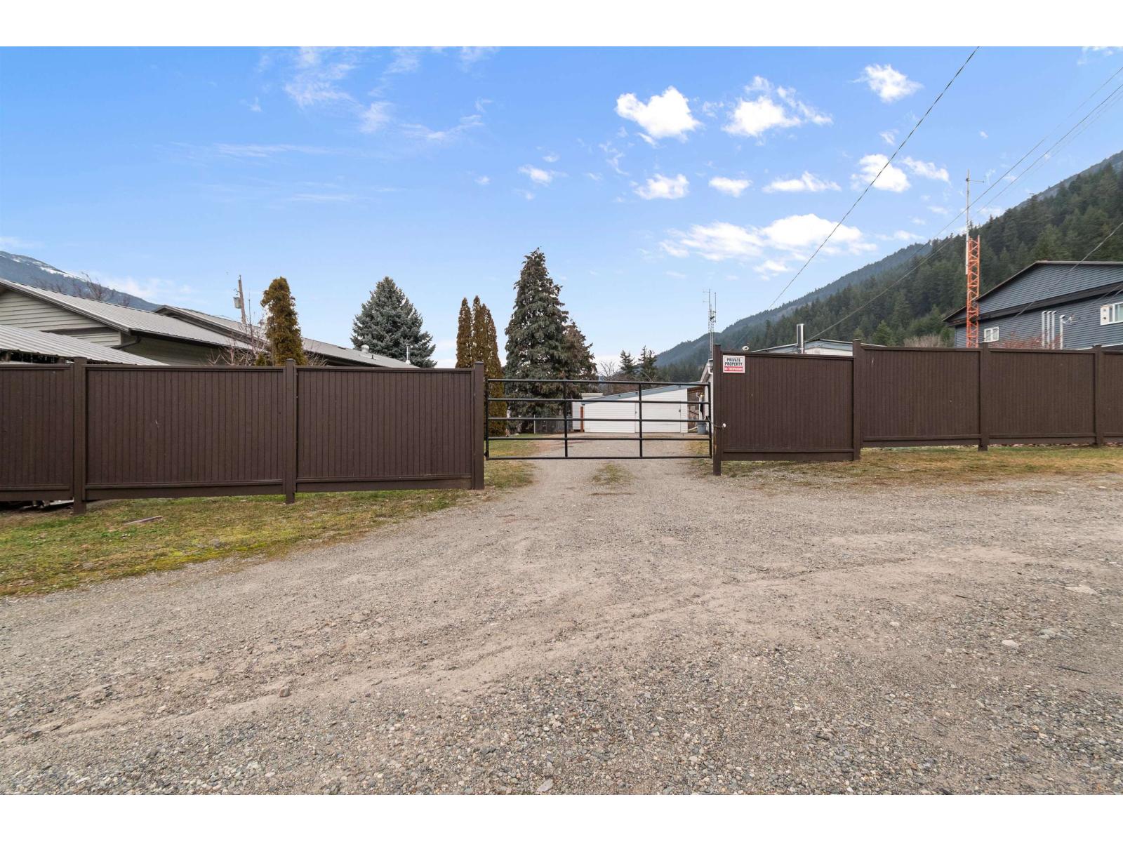 65321 Pine Close Property Photo 1