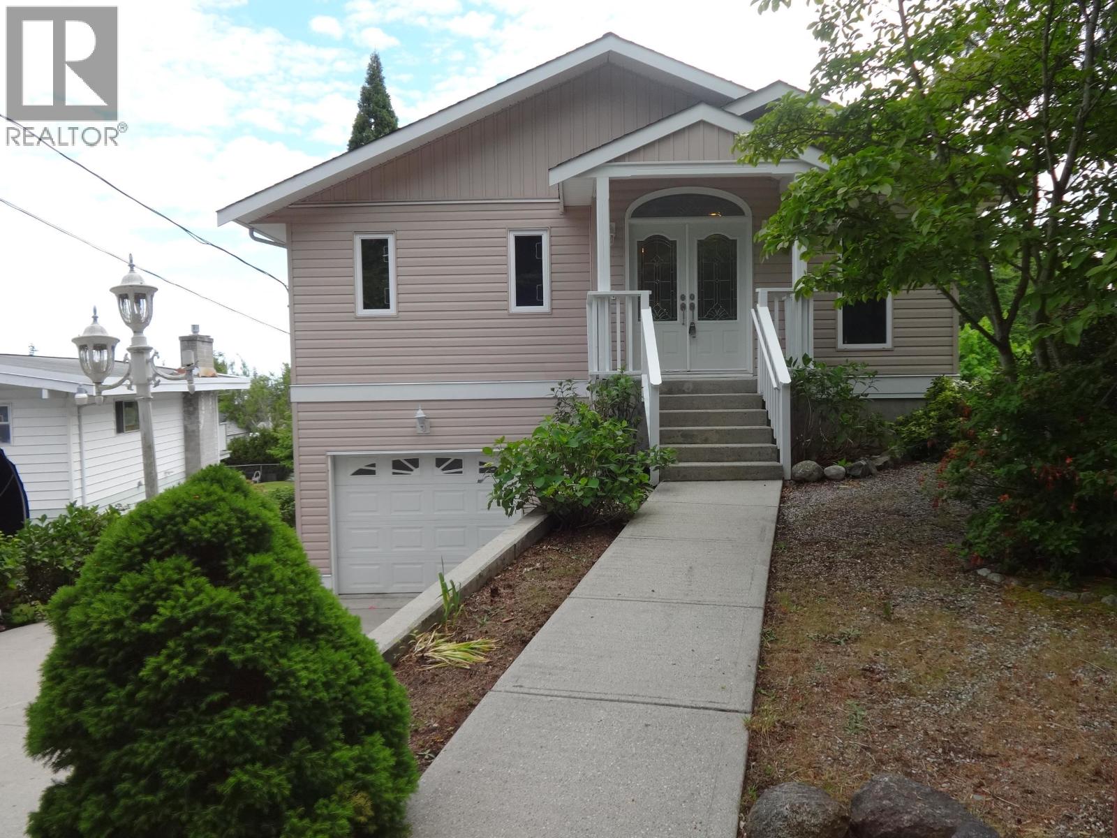 6217 Norwest Bay Road Property Photo 3