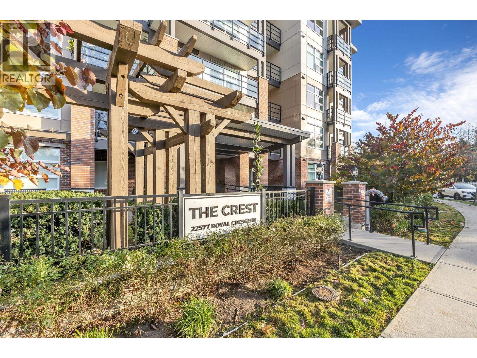 508 22577 Royal Crescent Property Photo 2