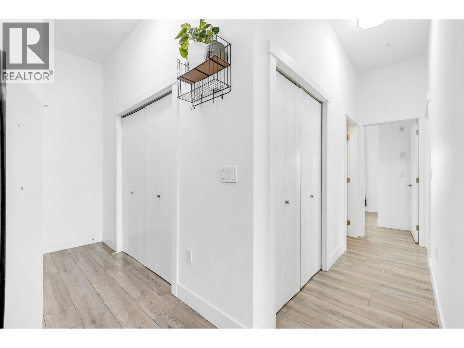 508 22577 Royal Crescent Property Photo 8