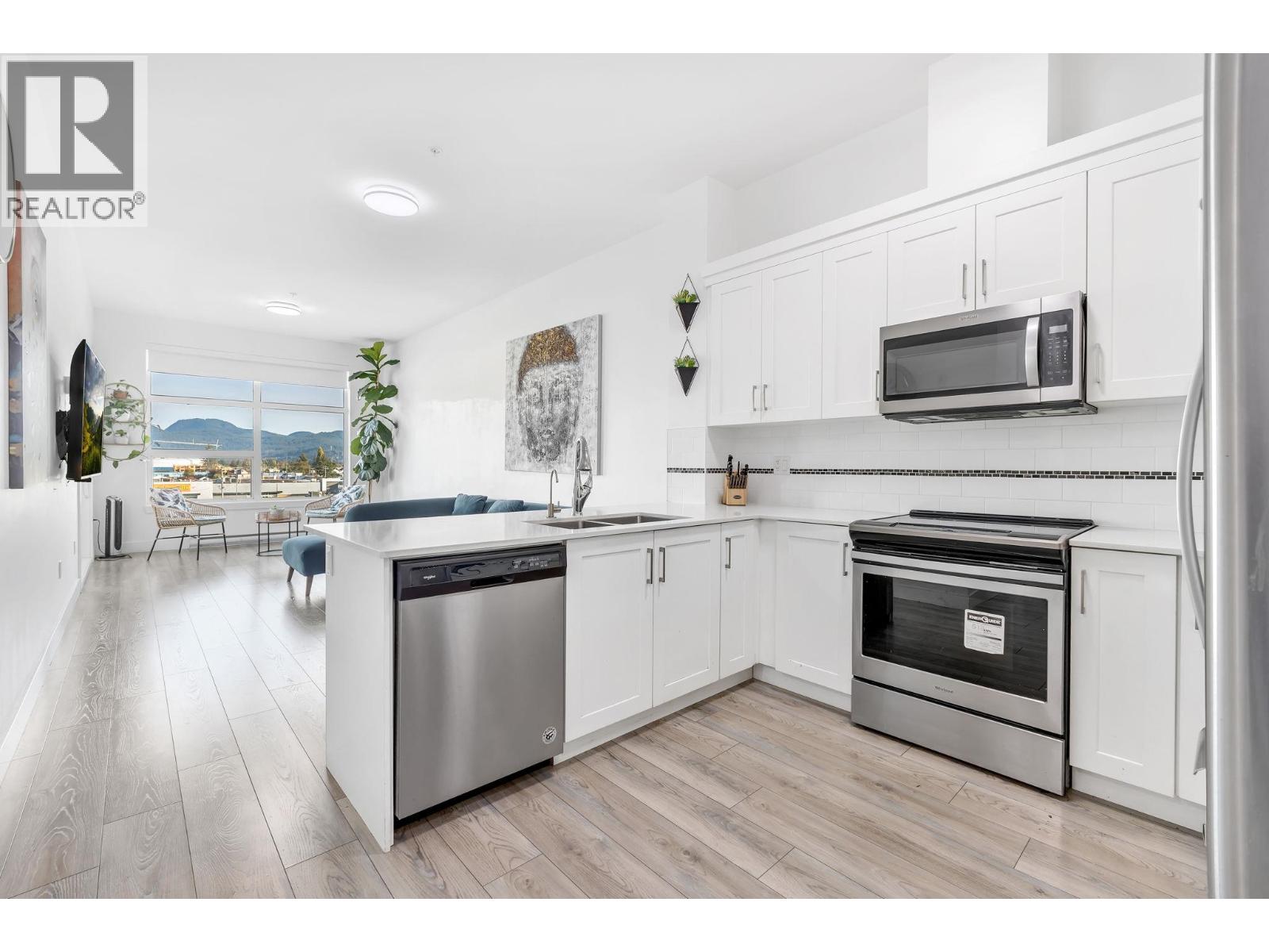 508 22577 Royal Crescent Property Photo 9