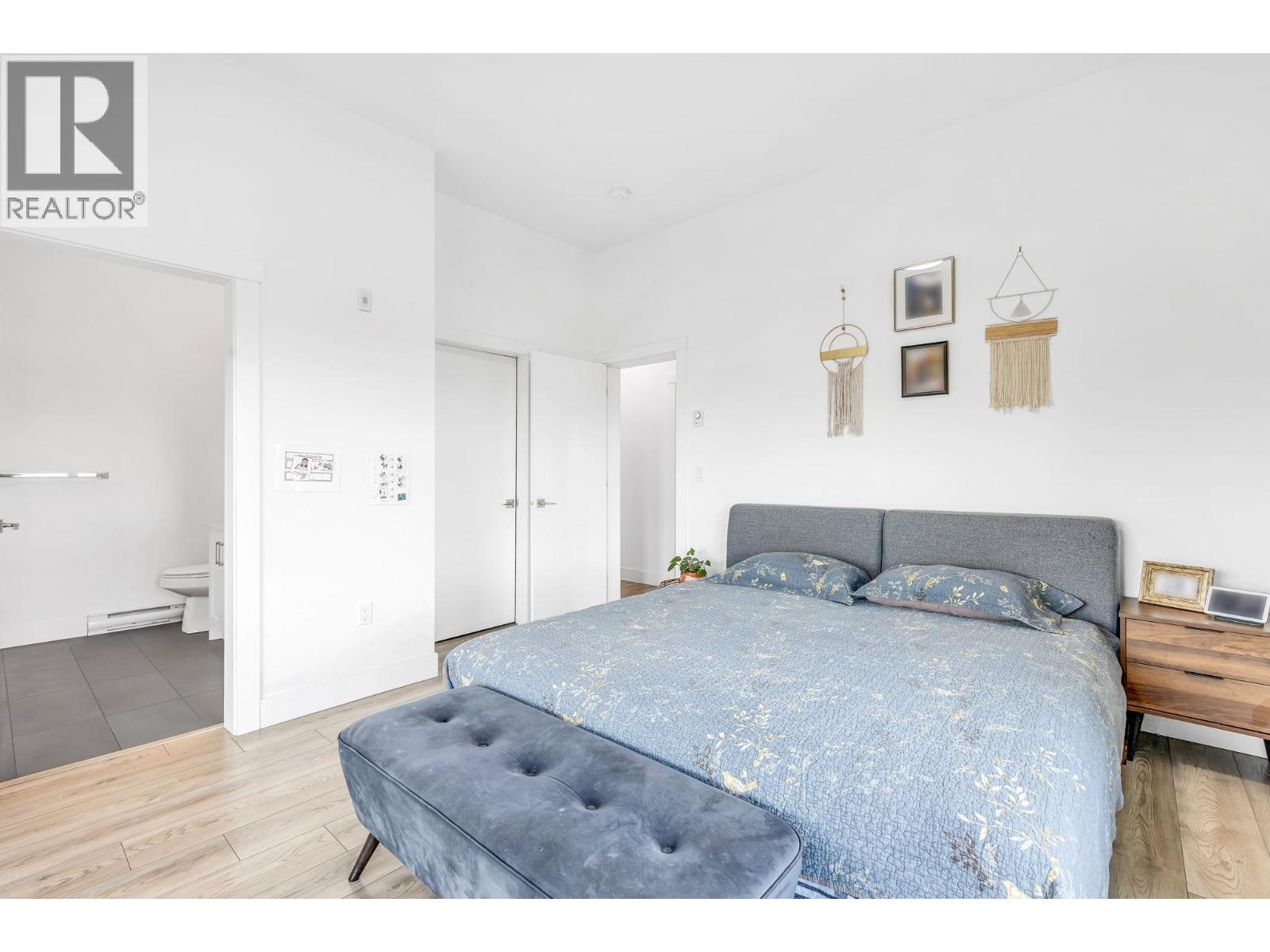 508 22577 Royal Crescent Property Photo 16