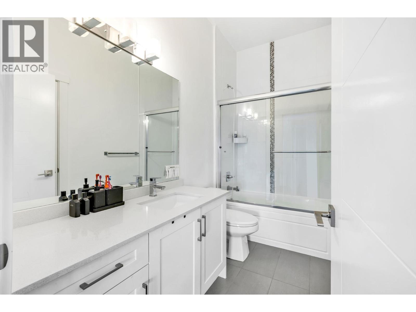 508 22577 Royal Crescent Property Photo 18