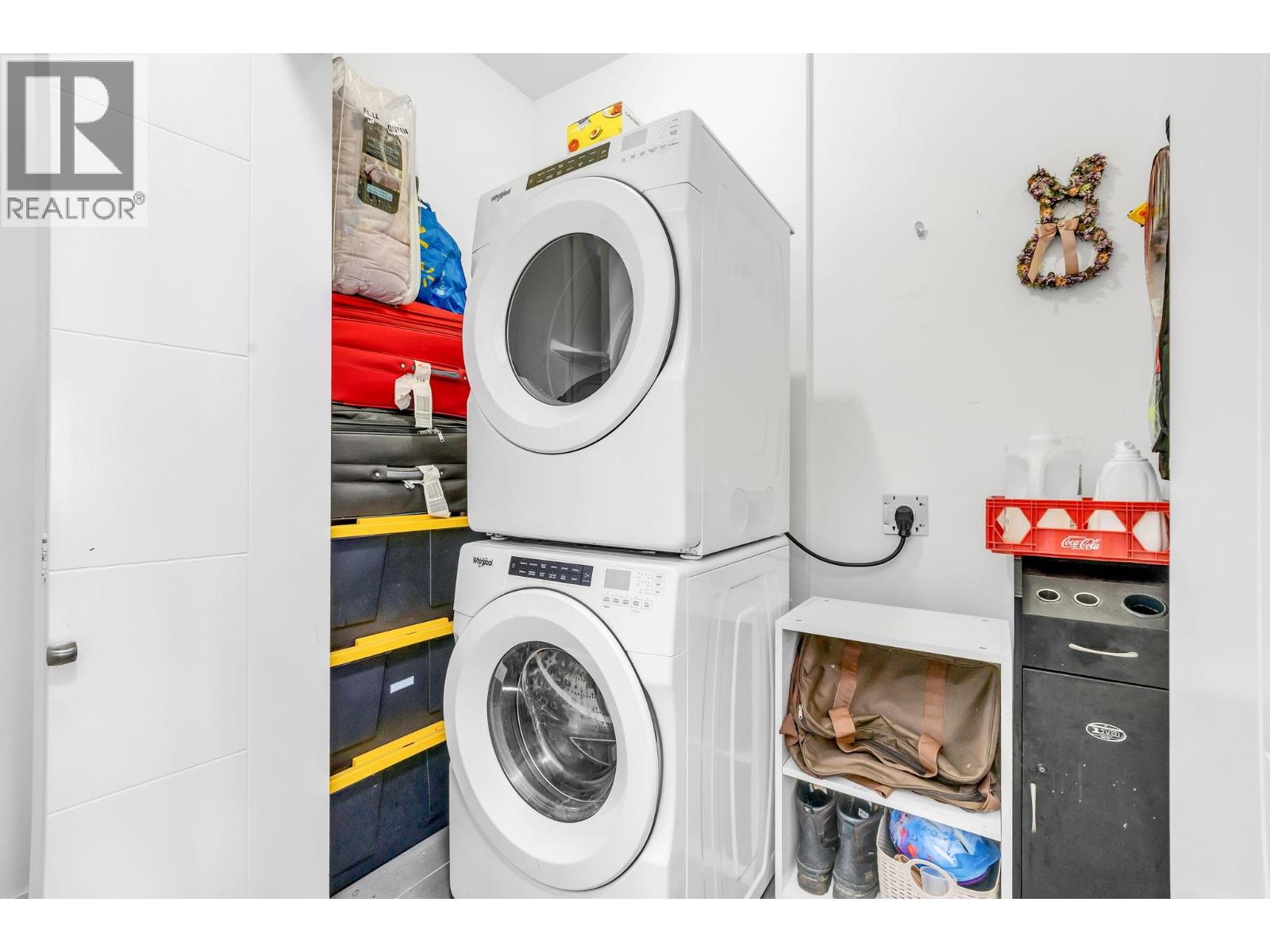 508 22577 Royal Crescent Property Photo 22