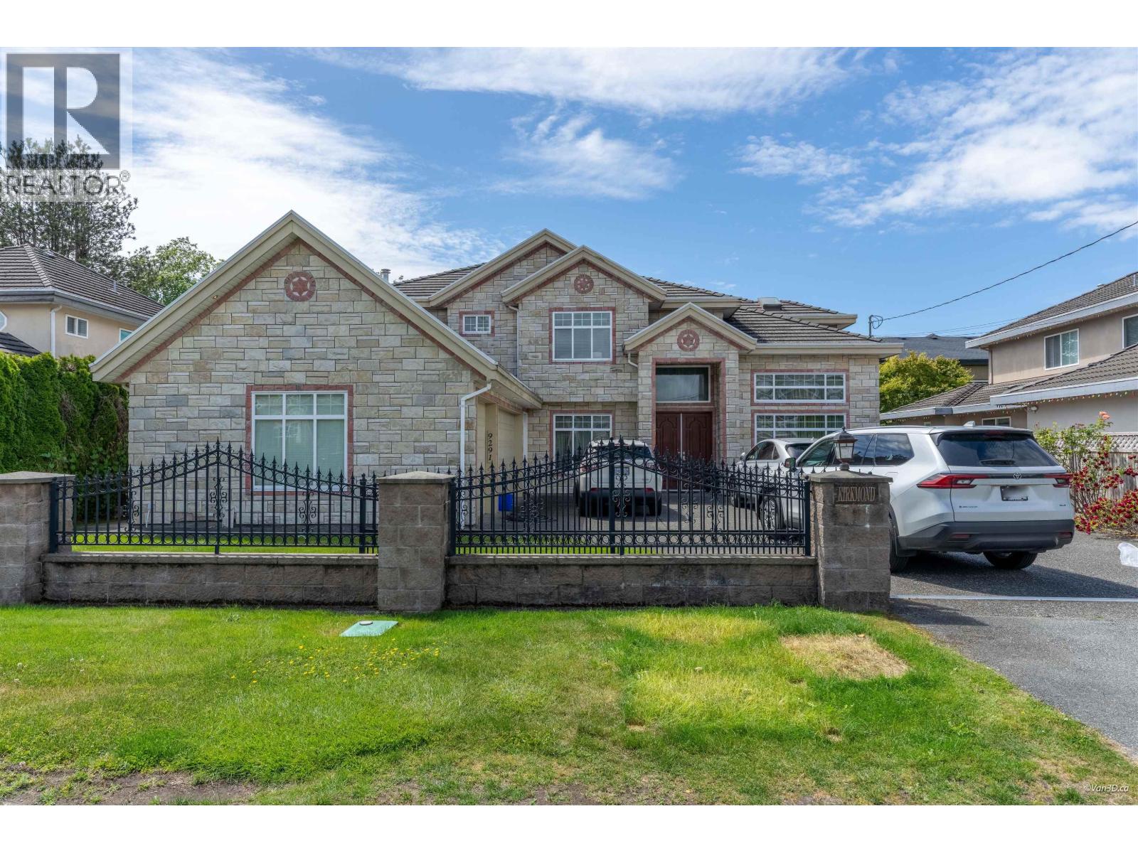 9291 KIRKMOND CRESCENT Property Photo 1