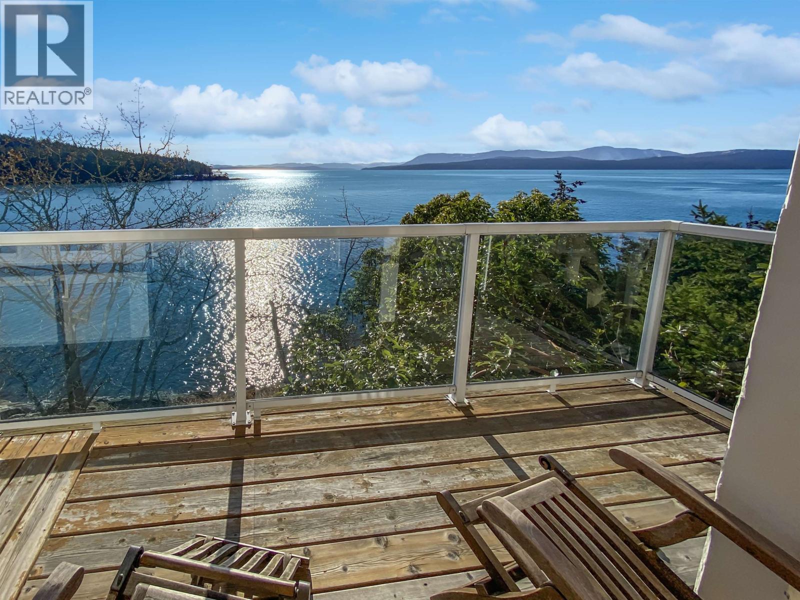 10c 2315 Mackinnon Road Property Photo 6