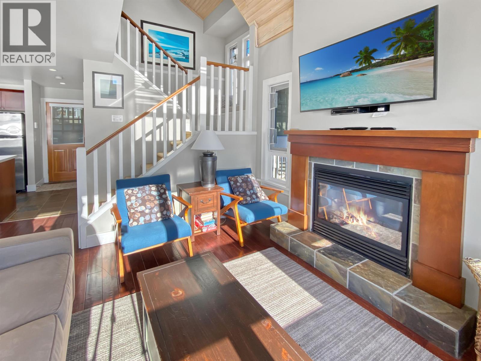 10c 2315 Mackinnon Road Property Photo 14