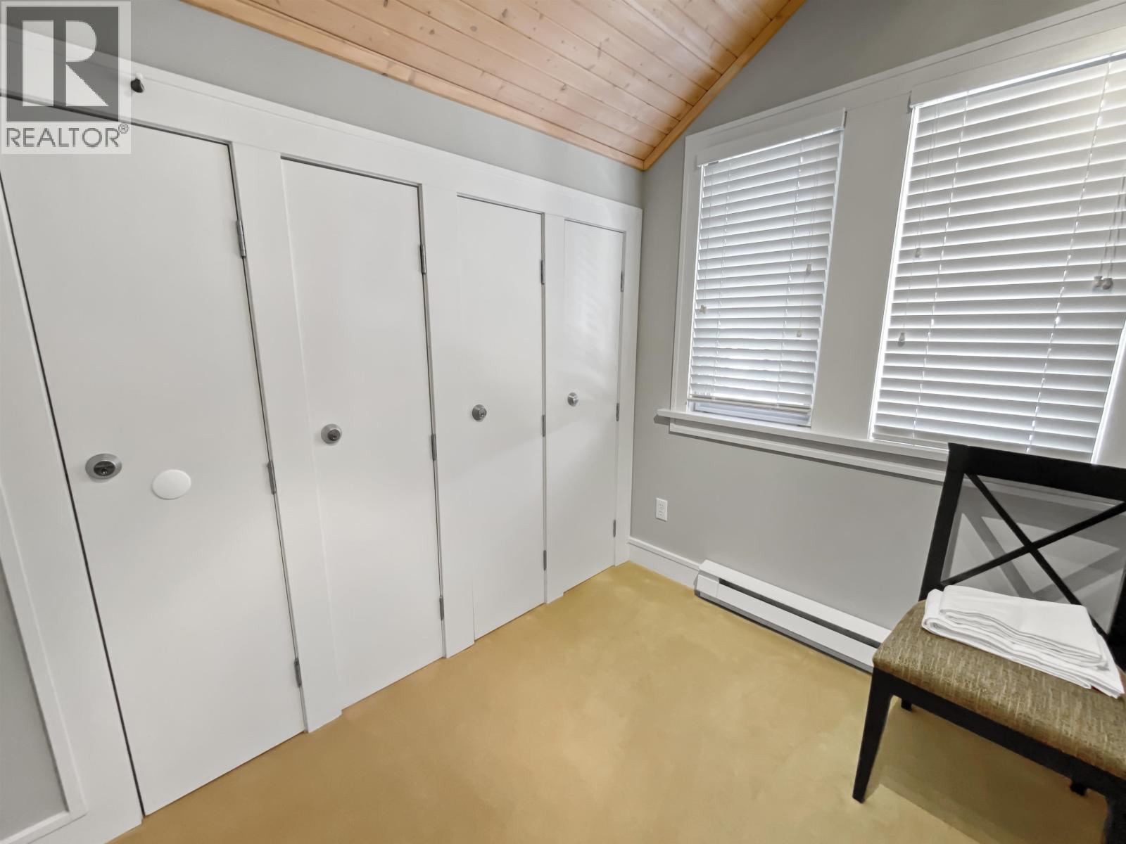 10c 2315 Mackinnon Road Property Photo 25