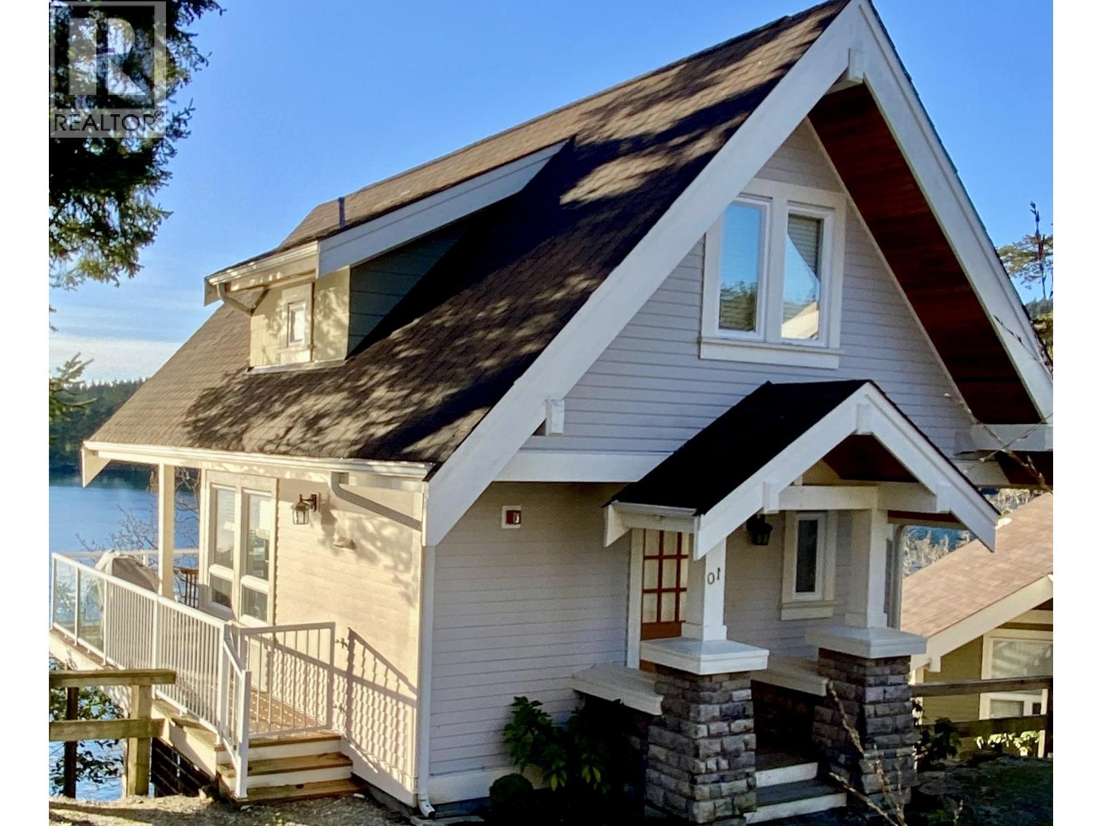 10c 2315 Mackinnon Road Property Photo 35