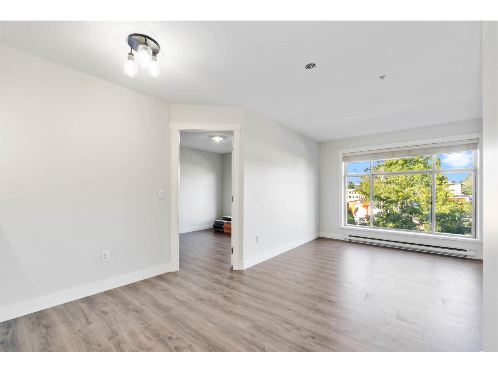 215 13555 Gateway Drive Property Photo 4
