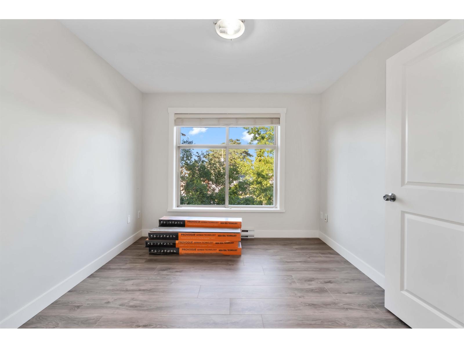 215 13555 Gateway Drive Property Photo 8