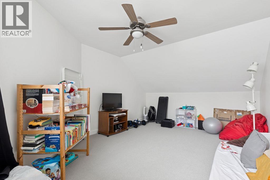 6605 Turnberry Crescent Property Photo 9