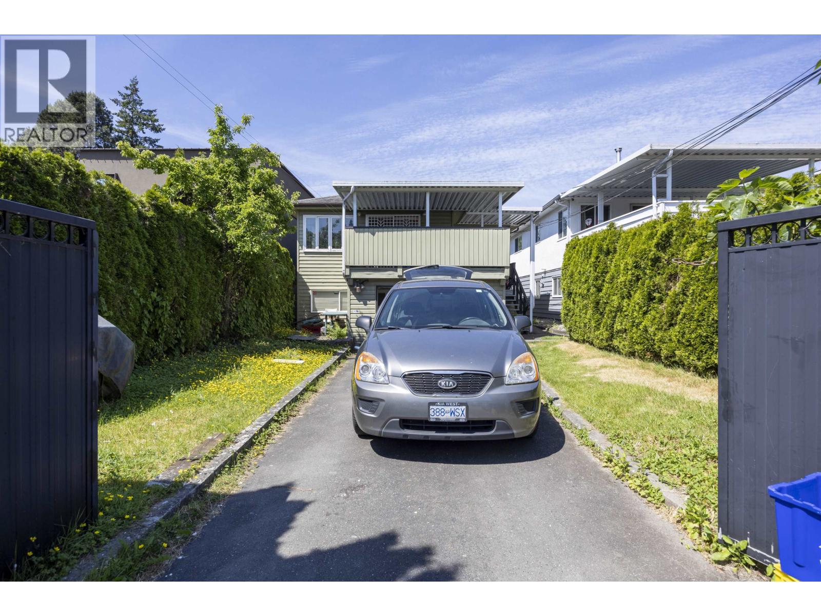 7692 Osler Street Property Photo 8