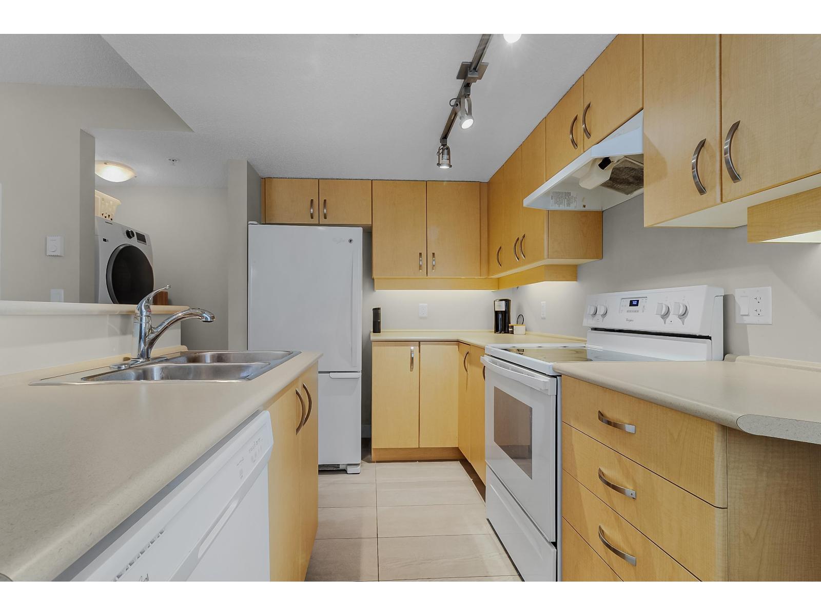 331 10838 CITY PARKWAY Property Photo 1