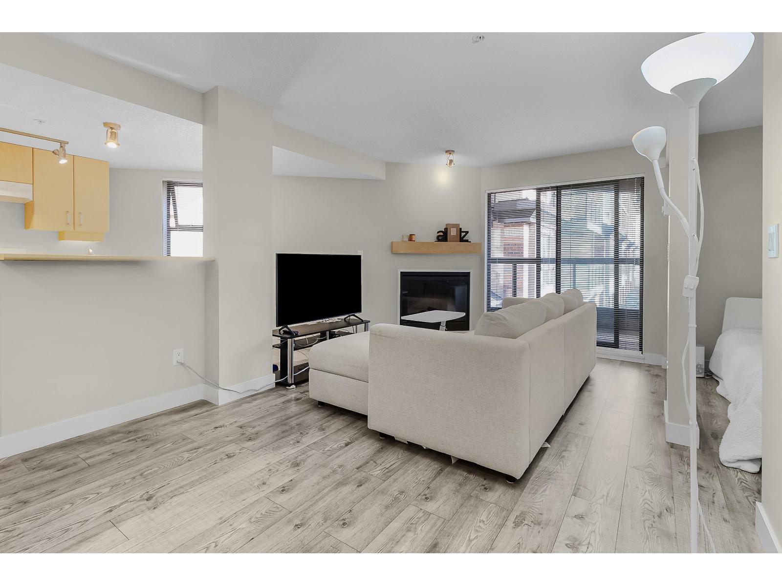 331 10838 City Parkway Property Photo 4