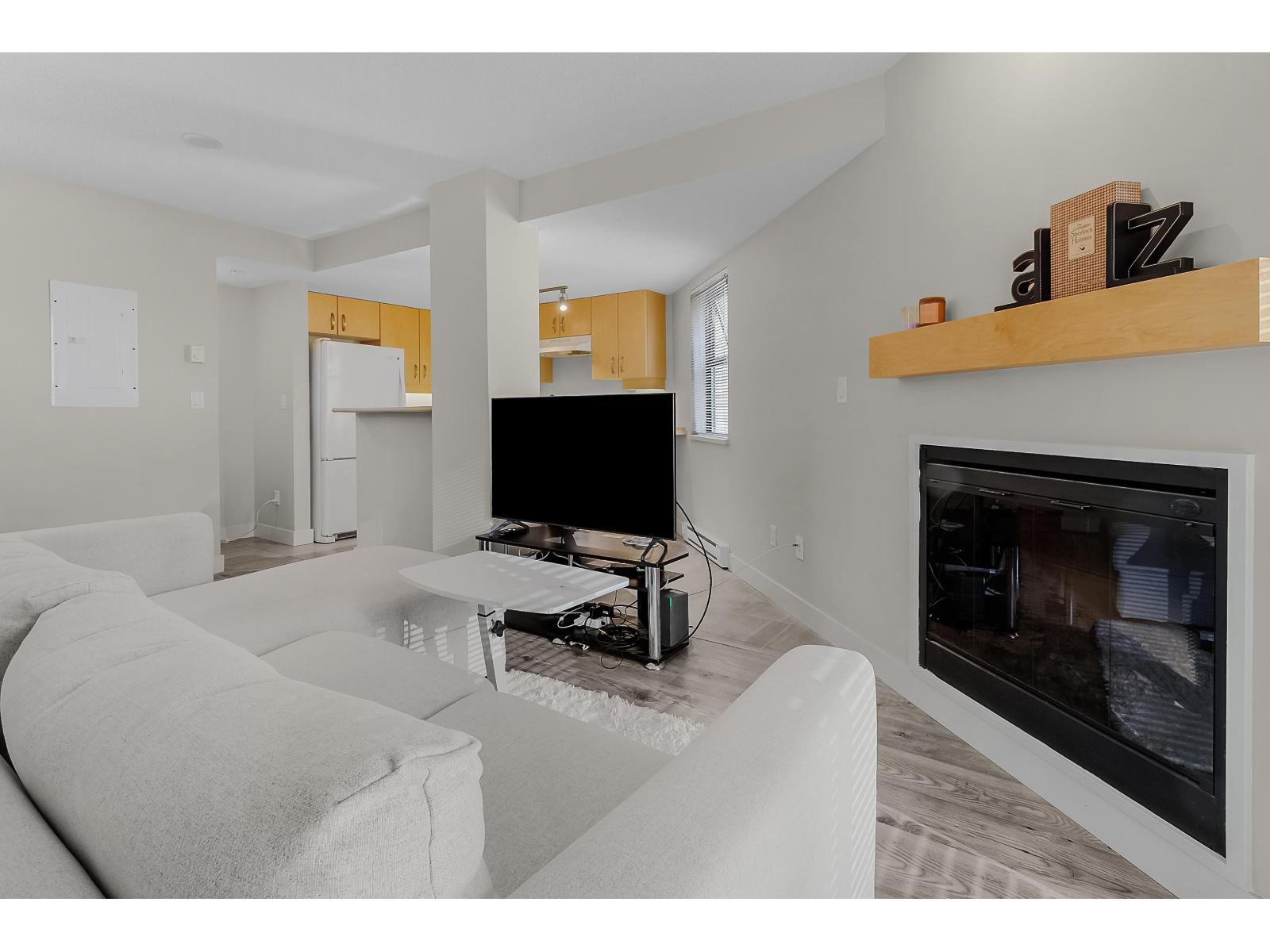 331 10838 City Parkway Property Photo 5