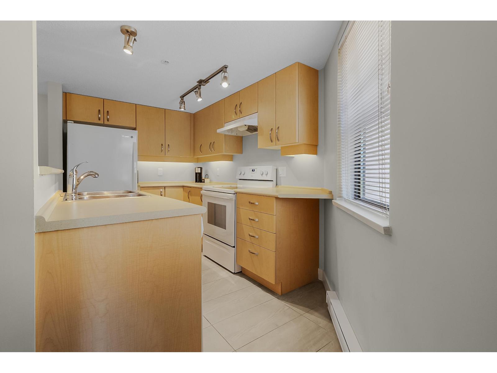 331 10838 City Parkway Property Photo 7