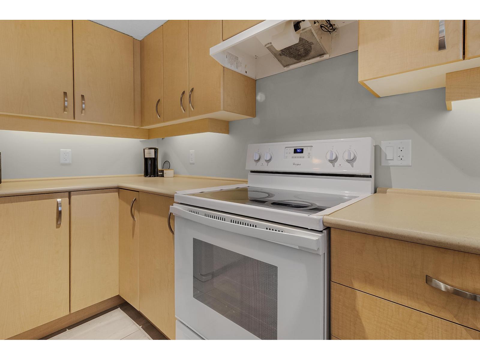 331 10838 City Parkway Property Photo 8
