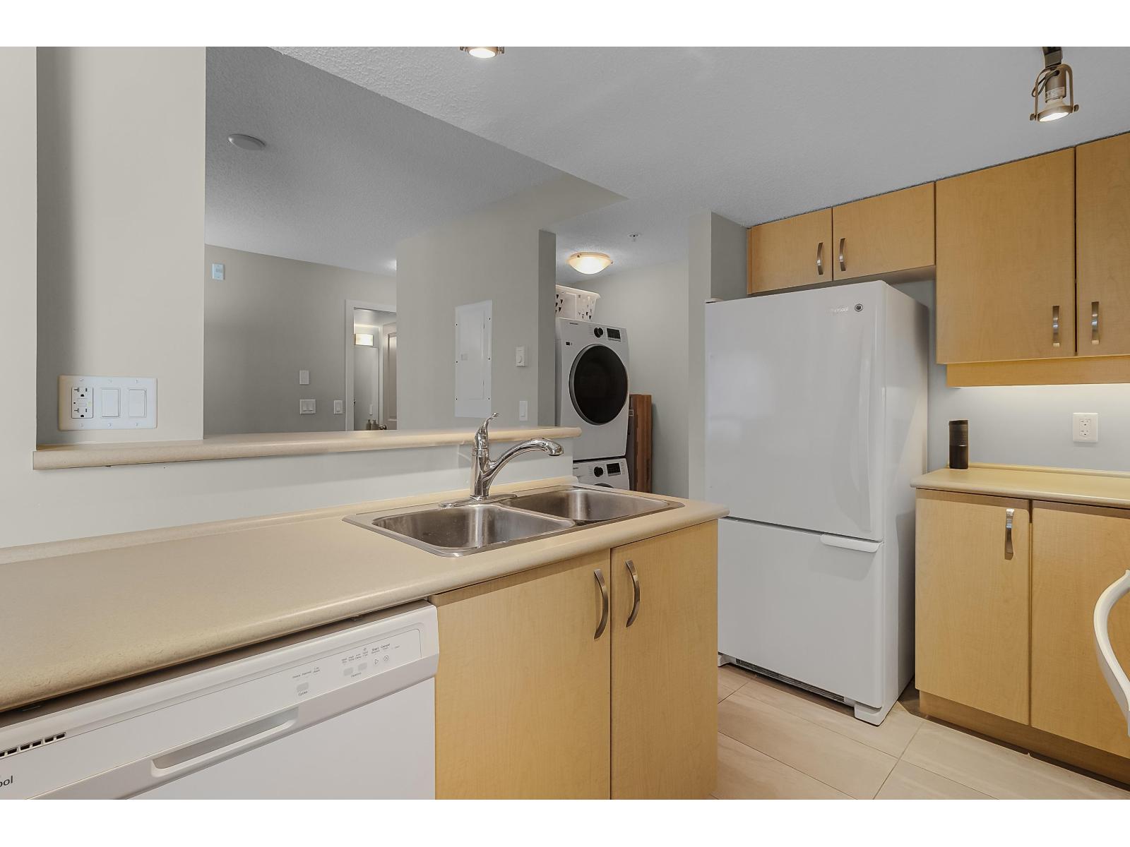 331 10838 City Parkway Property Photo 9