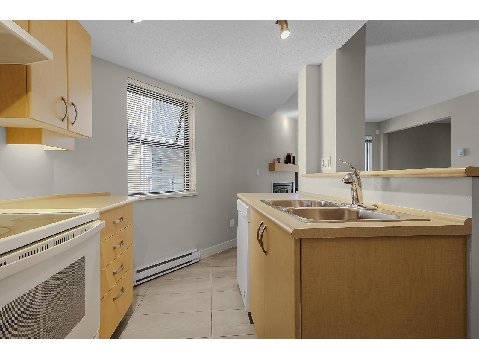331 10838 City Parkway Property Photo 10