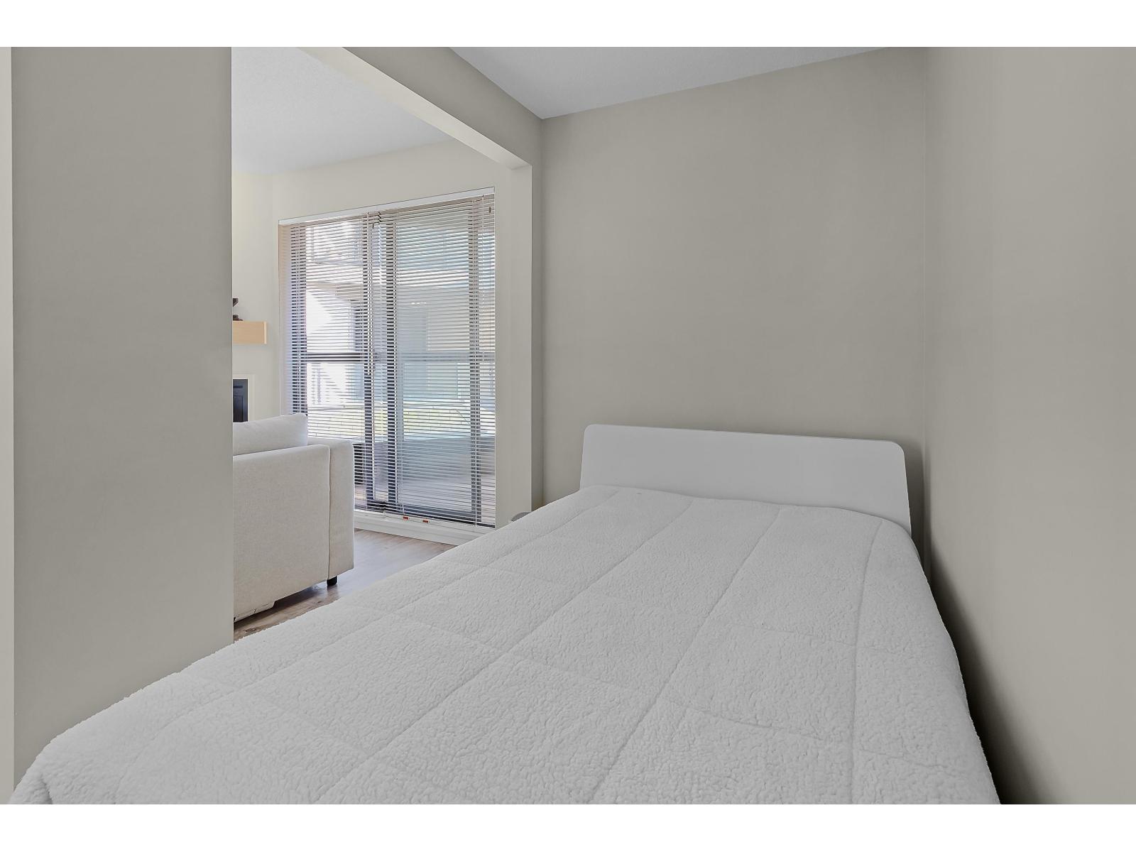 331 10838 City Parkway Property Photo 12