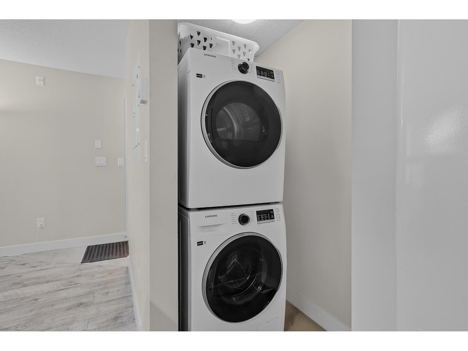 331 10838 City Parkway Property Photo 16