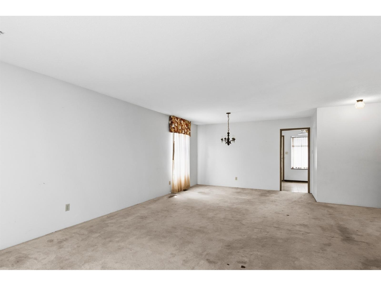 9381 139 Street Property Photo 9
