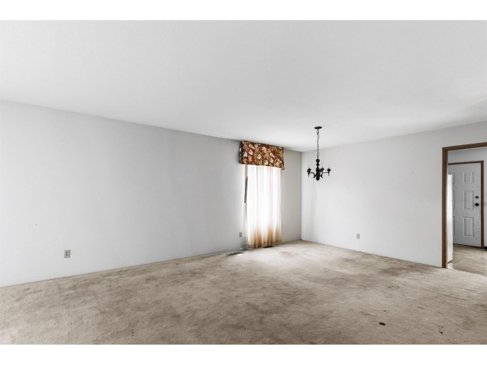 9381 139 Street Property Photo 11