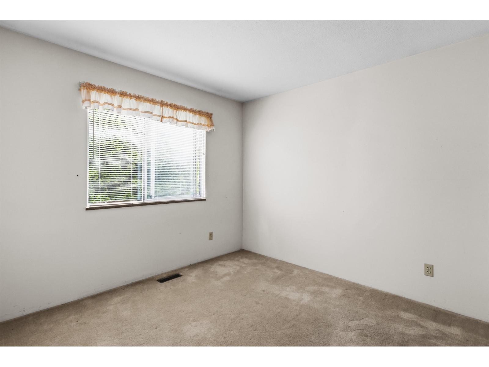 9381 139 Street Property Photo 16