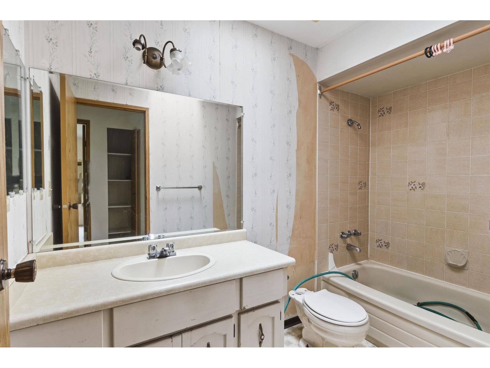 9381 139 Street Property Photo 19