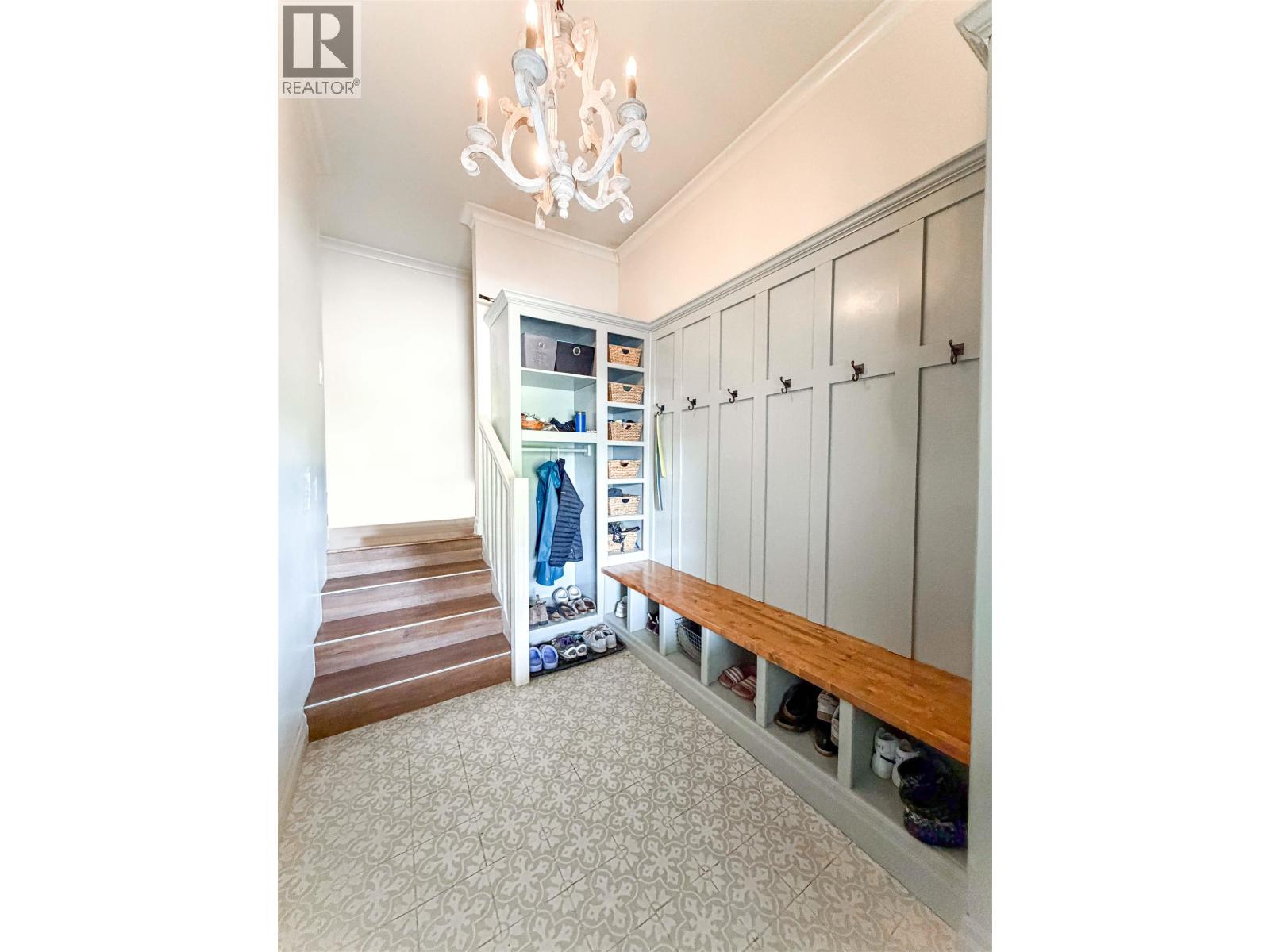 87 Angle Street Property Photo 3